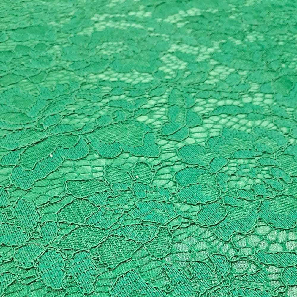 Rolo 2 Metros Renda Suiça Forrada 95% Poliéster 5% Poliamida