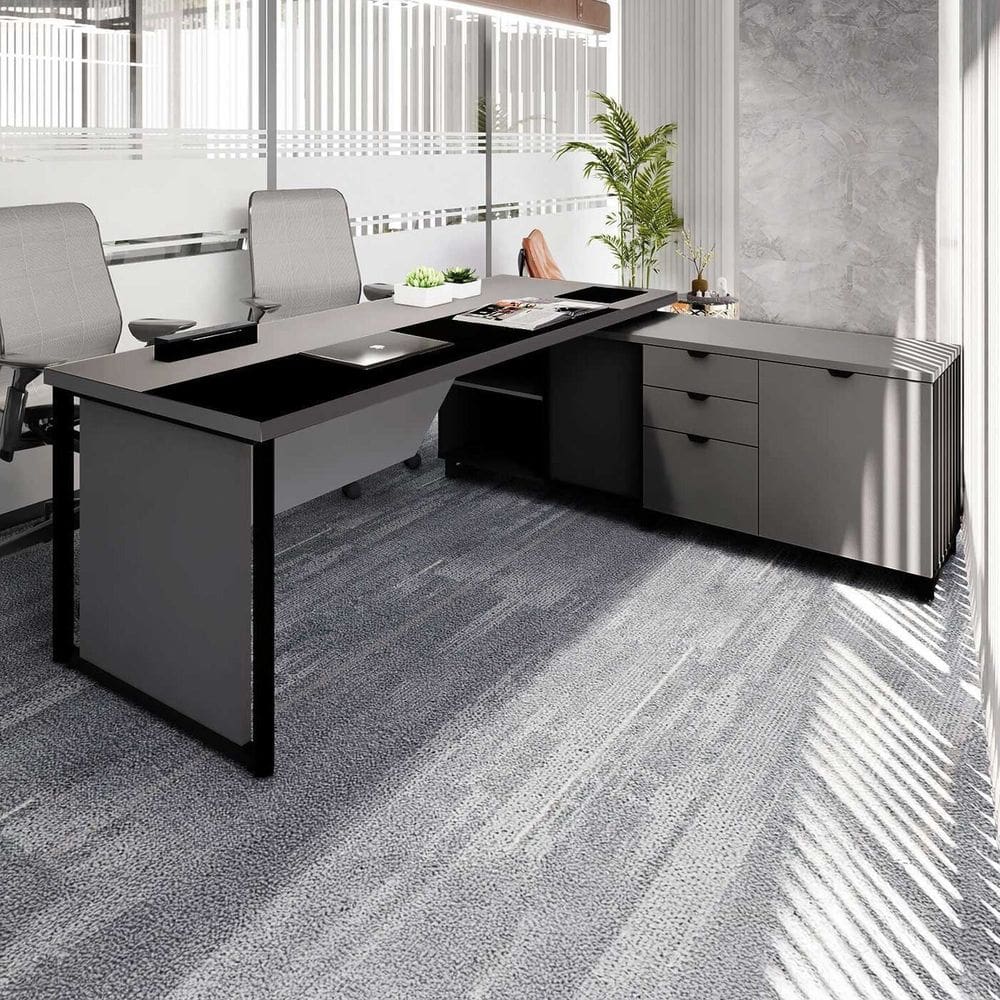 Mesa de Escritório Diretor em L 2,00 com Caixa de Tomadas e Armário Lateral Corporate Cinza Sagrado /Preto