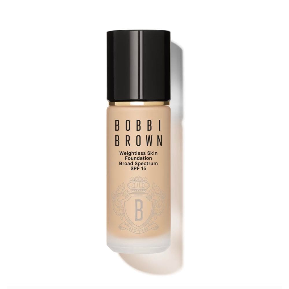 Base Bobbi Brown Weightless Skin con SPF 15 en tono Marfil Frío