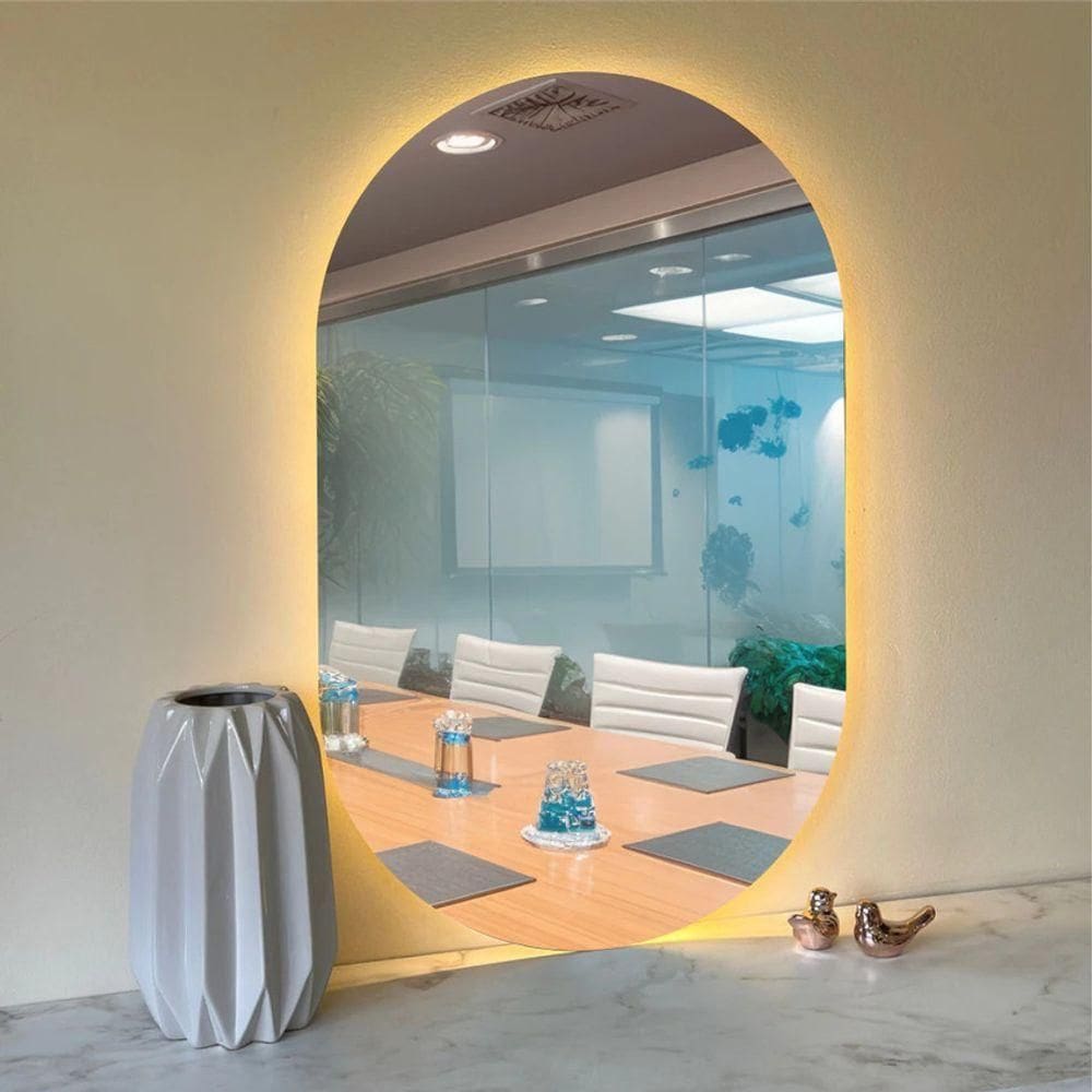 Espelho Brillare Orgânico Oval Grande Com LED 80x50cm Lapidado À Pilha Ou Fonte Branco Quente Pilha