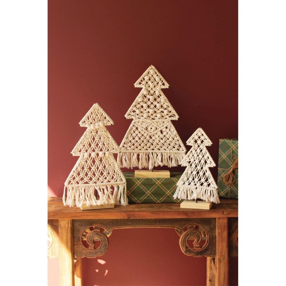 Conjunto de 3 árvores de Natal de macramê em bases de madeira KALALOU