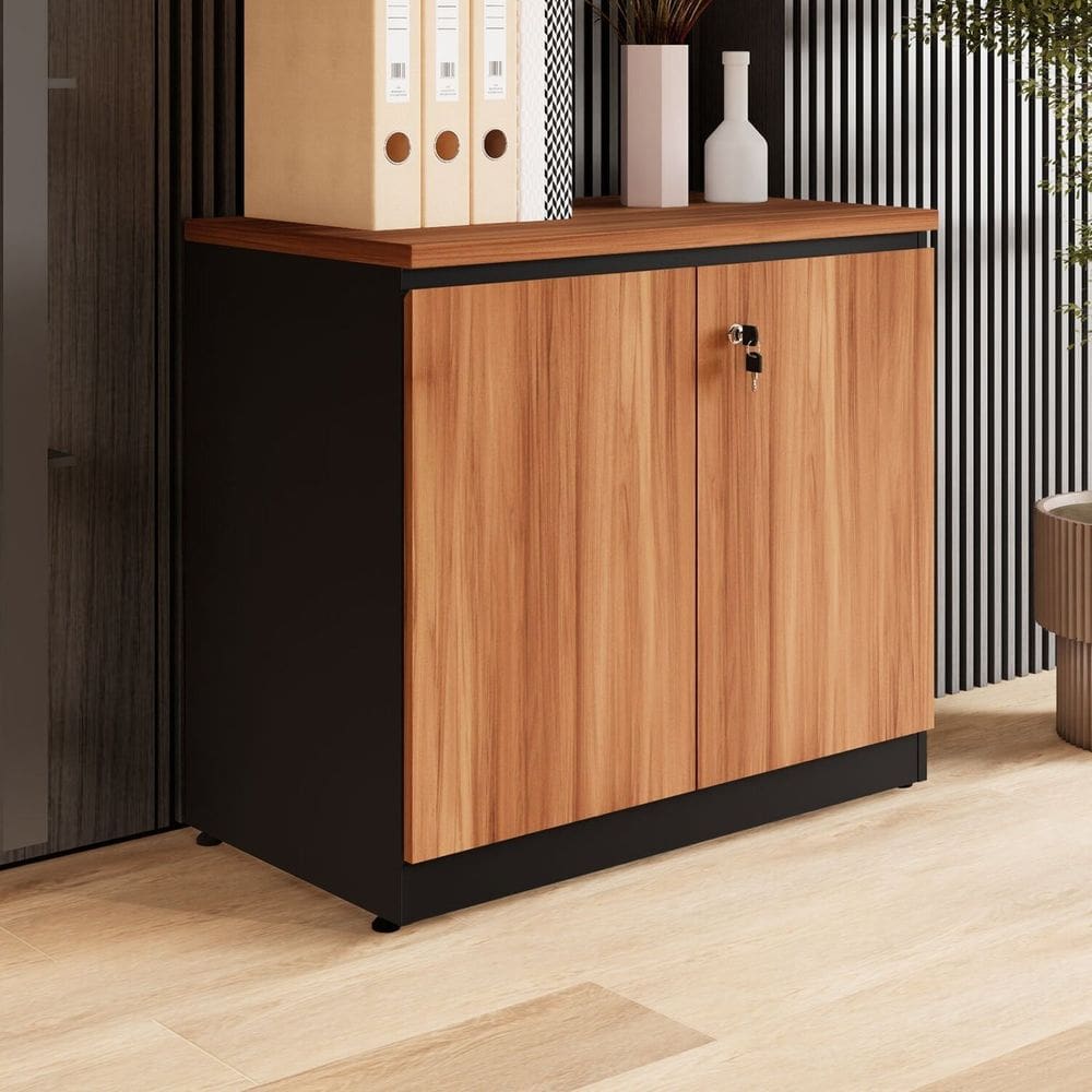 Armário Baixo 80cm para Escritório 2 Portas com Chave Puxadores Cava Corporate Nogal / Preto