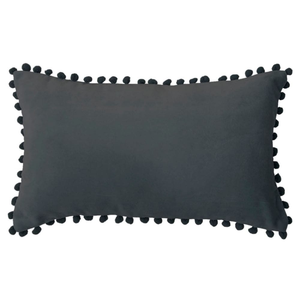 Capa de almofada retangular preta com pompon 50x30cm