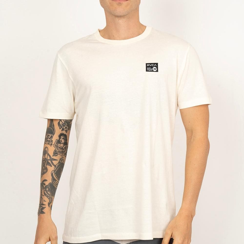 Camiseta RVCA Anp Label SM26 Masculina Off White