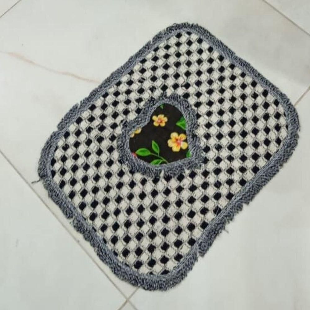 Kit 3 Peças Tapete Banheiro Xadrez Daminha Taolha De Piso Chão 50x40cm Preto Com Estampa