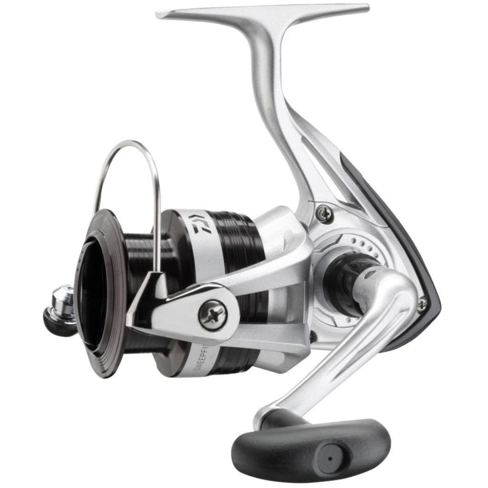 Molinete Daiwa Sweepfire E 3000C Drag 4 kg
