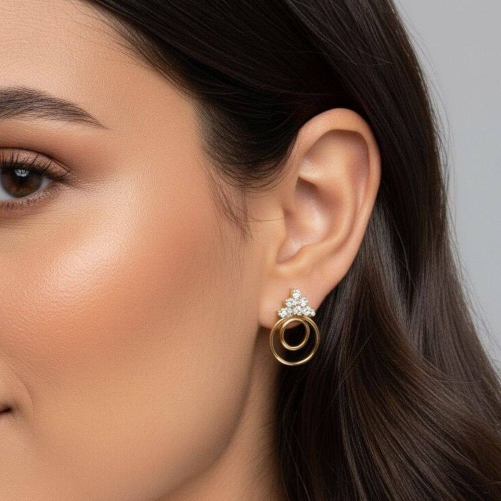 Brinco Círculos Com Base de Zircônias Banhado a Ouro