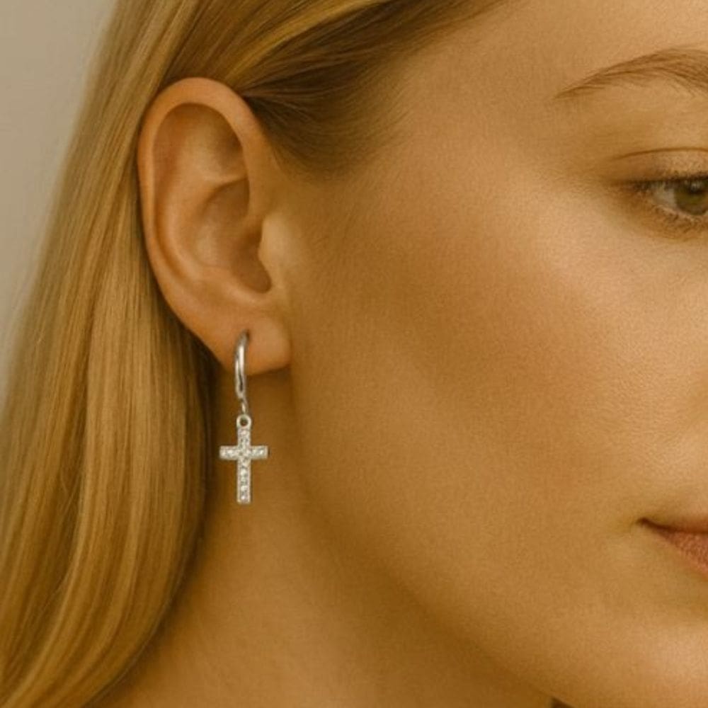 Brinco Argolinha Cruz Cravejada Banhado a Prata