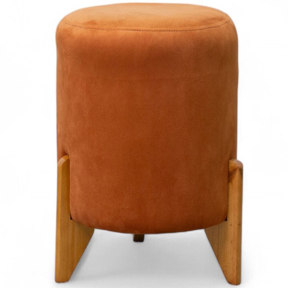 Puff banqueta Conflex Coral redondo em tecido veludo pés de madeira maciça Terra Cota