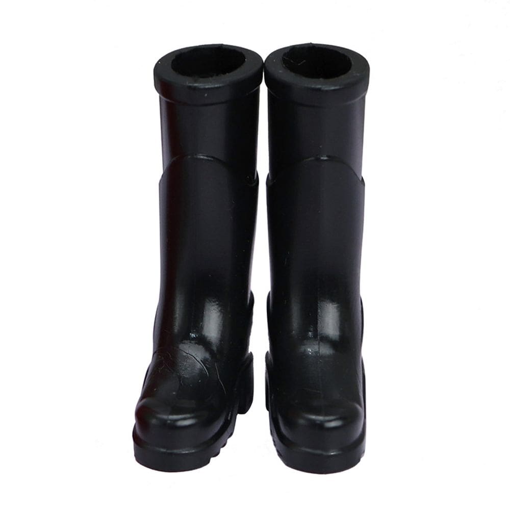 Botas de chuva de plástico preto em miniatura para móveis de casa de bonecas 1/12