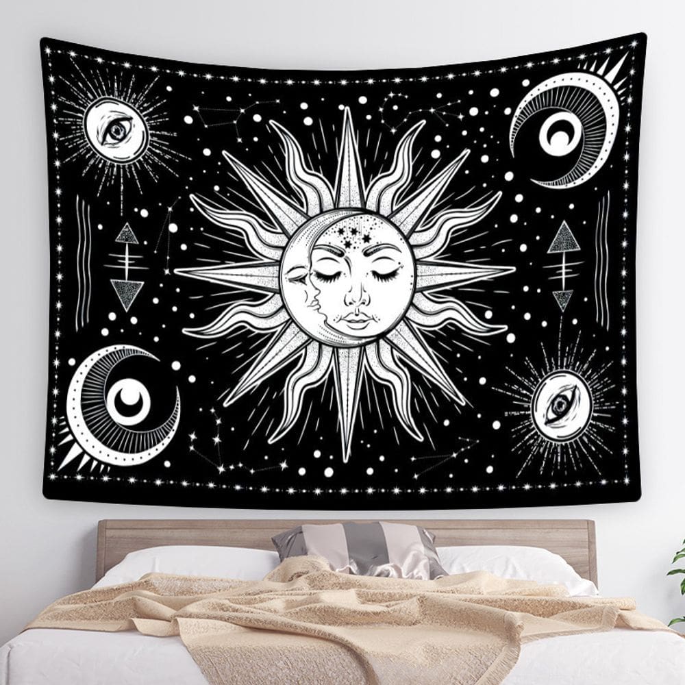Tapeçaria pendurada na parede com mandala de sol e lua 150x130cm