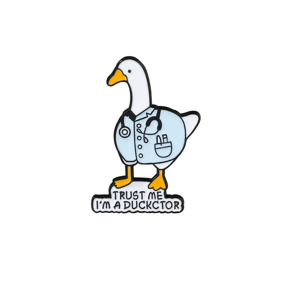 Broche Funny Doctor Goose Cartoon Duck em casaco médico