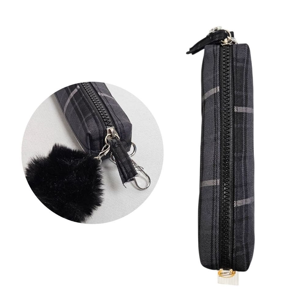 Estojo Escolar Xadrez Preto com Pompom Fofo Multiuso Organização Zíper Aula Estudos Material Lápis