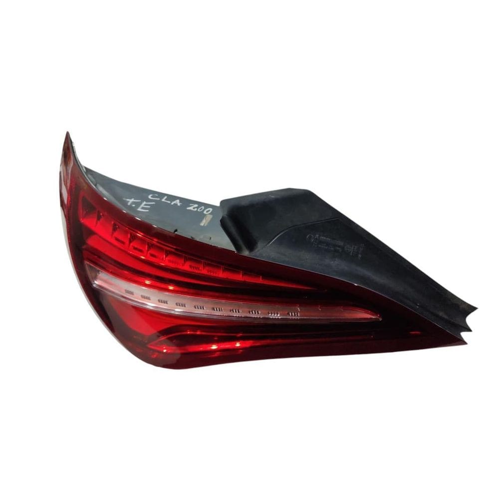 Lanterna Esquerda Mercedes Benz Cla200 2017