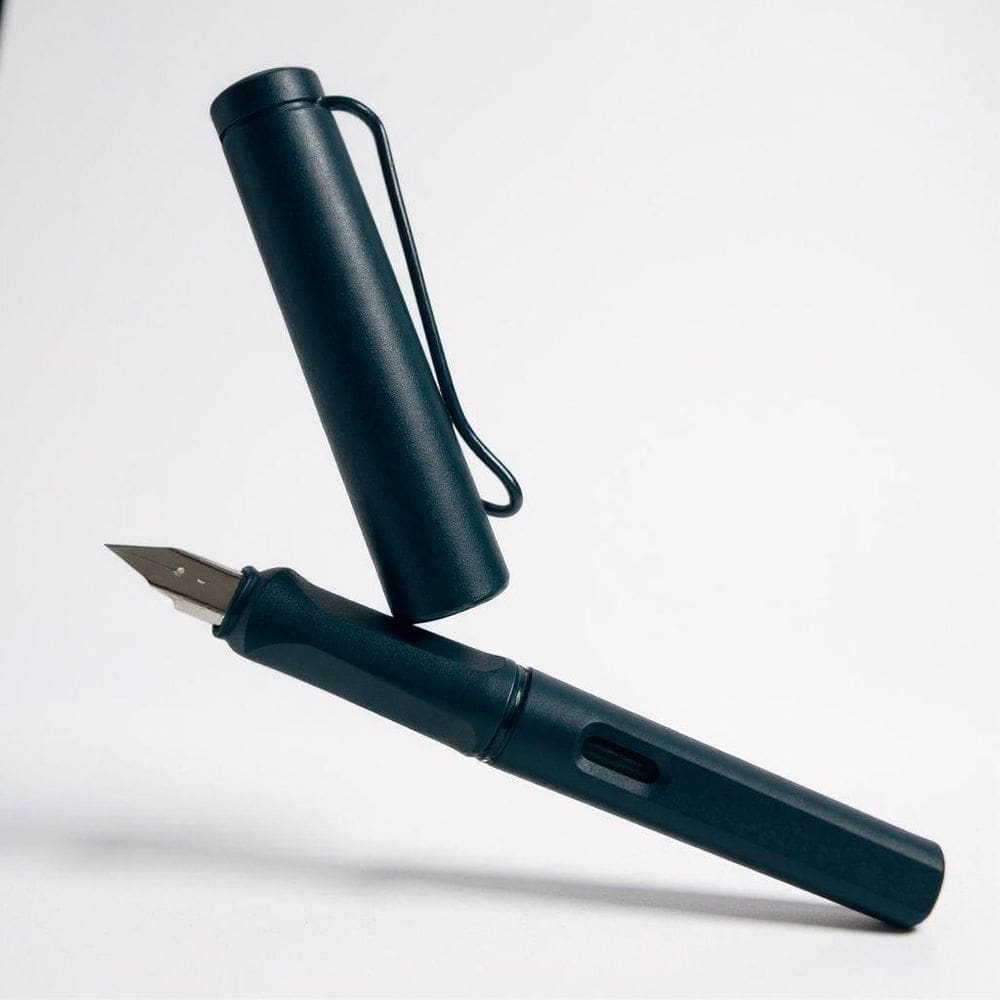 Caneta Tinteiro Ponta Metal Corpo Em Plastico Cor Verde