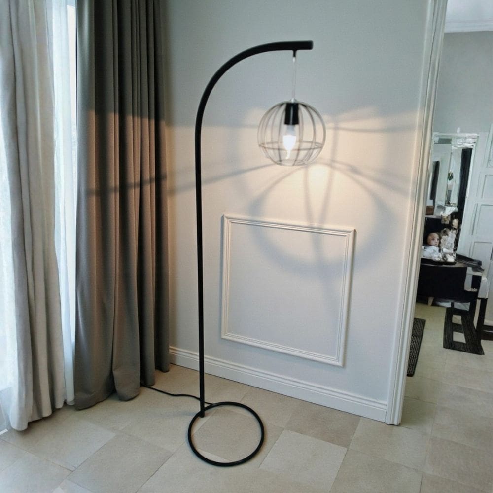 Luminária de Chão Abajur Nívia Metal Cúpula Aramada Design Industrial Retrô Elegância Modernidade