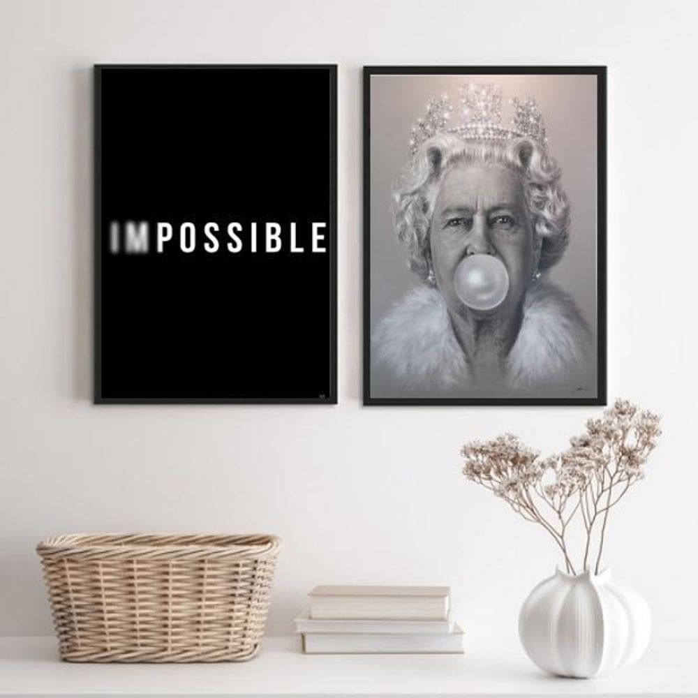 Kit 2 Quadros Rainha Elizabeth Possible 33X24 Moldura Preta