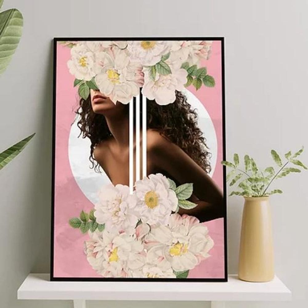 Quadro Mulher Morena Flores Rosa 45X34Cm
