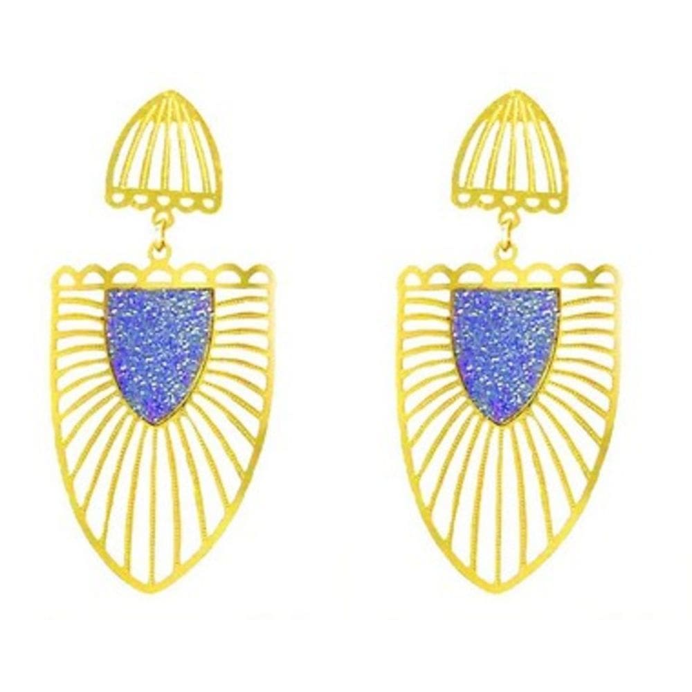 Brinco Folheado a Ouro 18k Glamour Brazão Com Brilho Safira