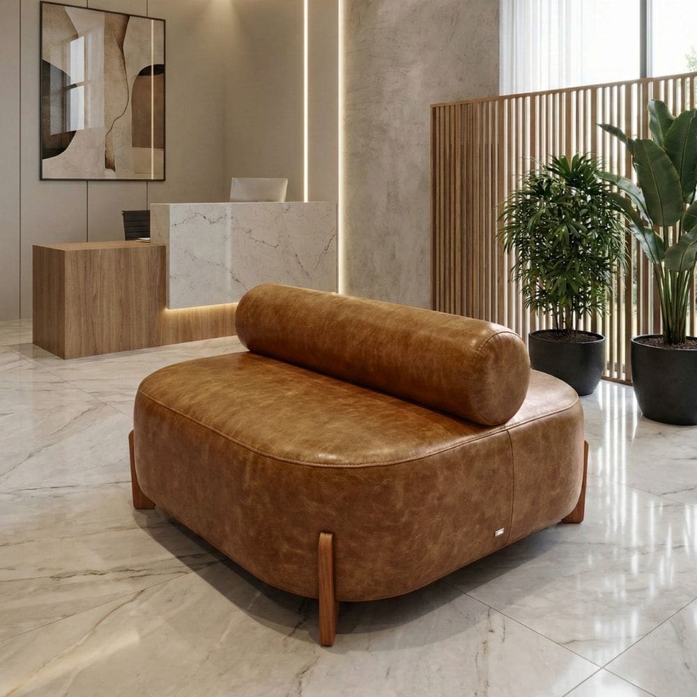 Poltrona Ilha Recepção Corino Modena Ocre | Design Sofisticado Loja Consultório - Montanari`s Decor