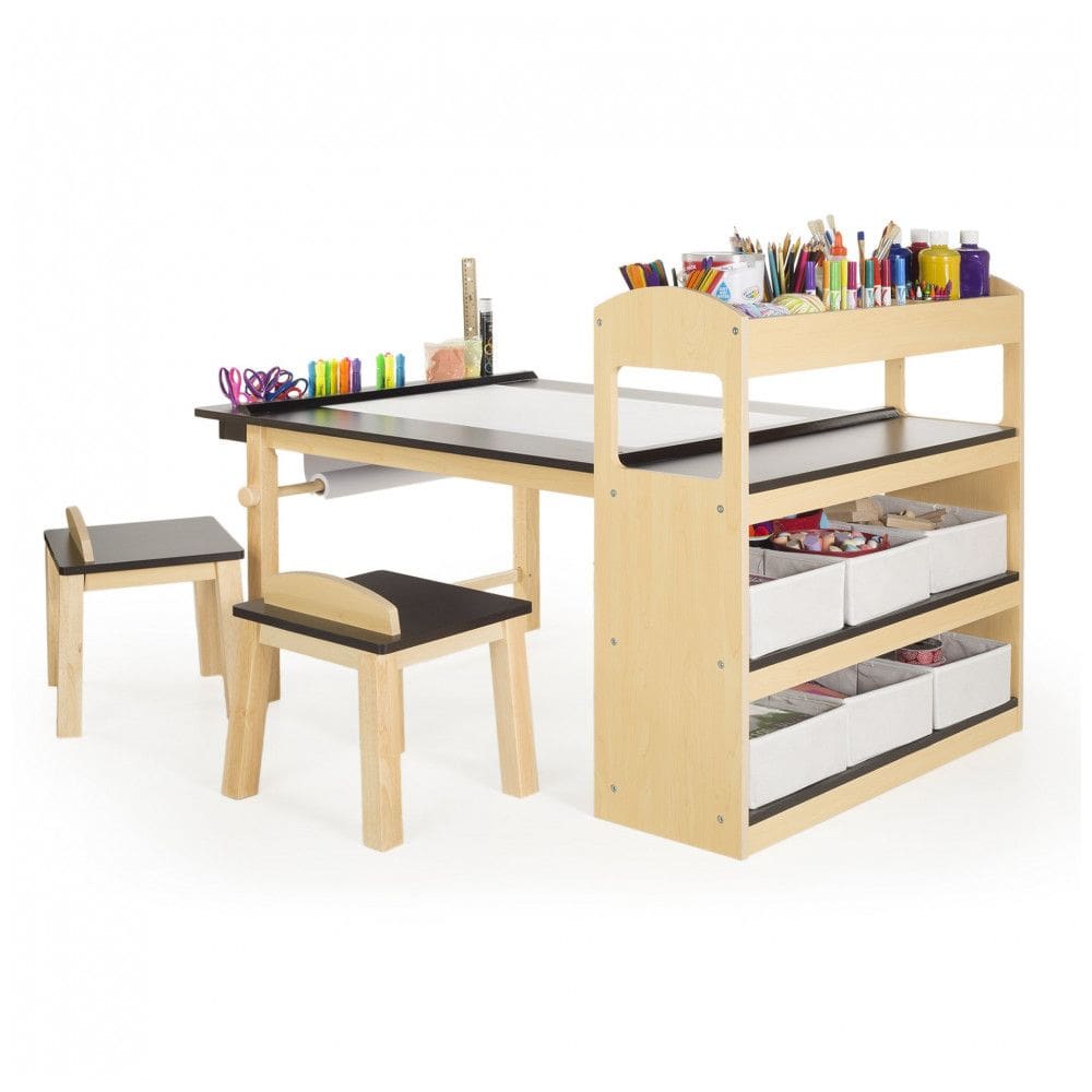 Estação de artes Deluxe Art Center Guidecraft em madeira natural com mesa ampla, prateleiras, 6 bins e 2 banquetas para desenho e pintura