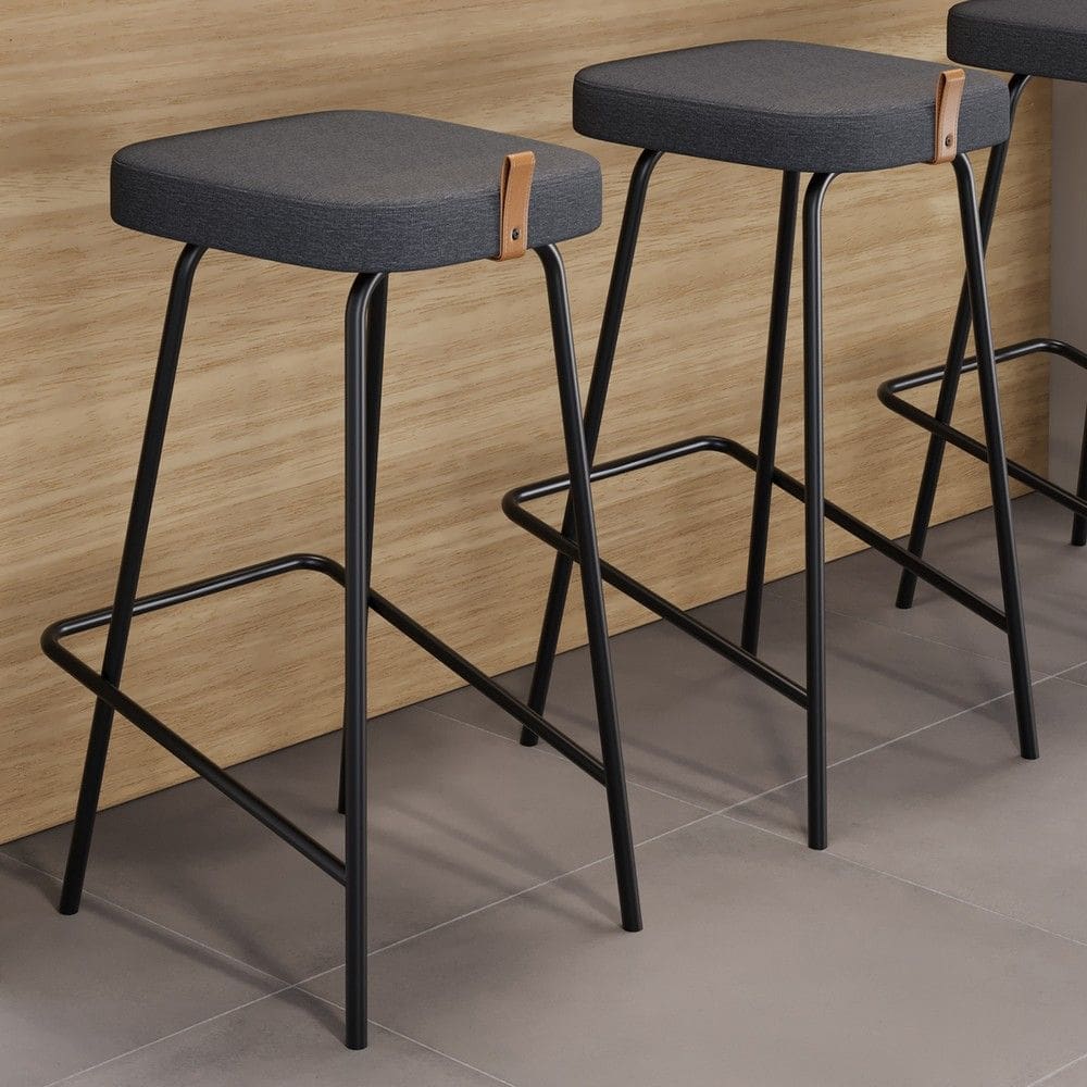 Kit 02 Banquetas Altas Cozinha e Área Gourmet Vik Estofada Linho Grafite - Abmaza