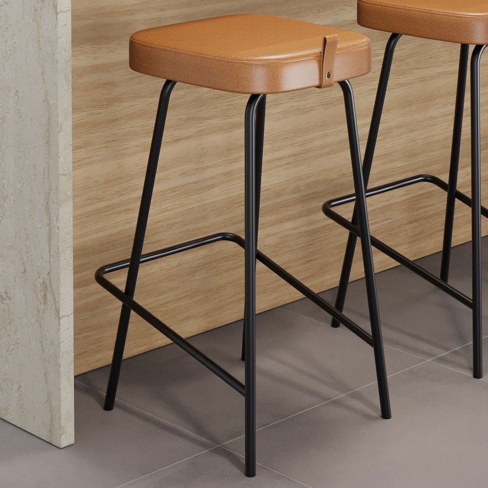 Banqueta Média Para Cozinha Vik Estofada Couríssimo Whisky - Abmaza