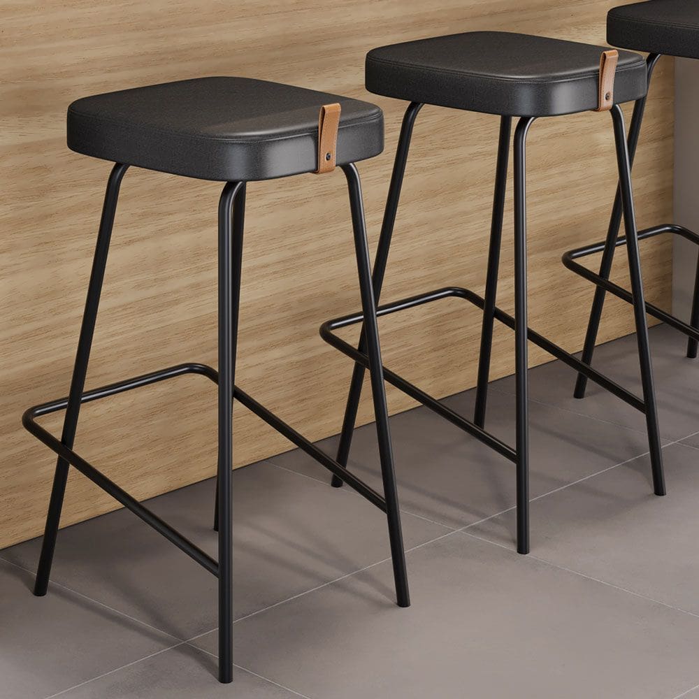 Kit 02 Banquetas Altas Cozinha e Área Gourmet Vik Estofada Couríssimo Preto - Abmaza